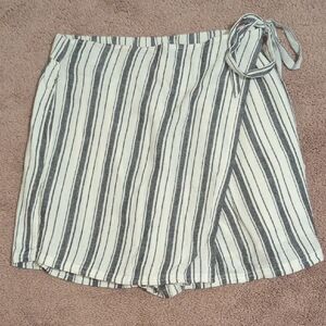 American Eagle Women's Black and White Striped Skort/XS/NWT